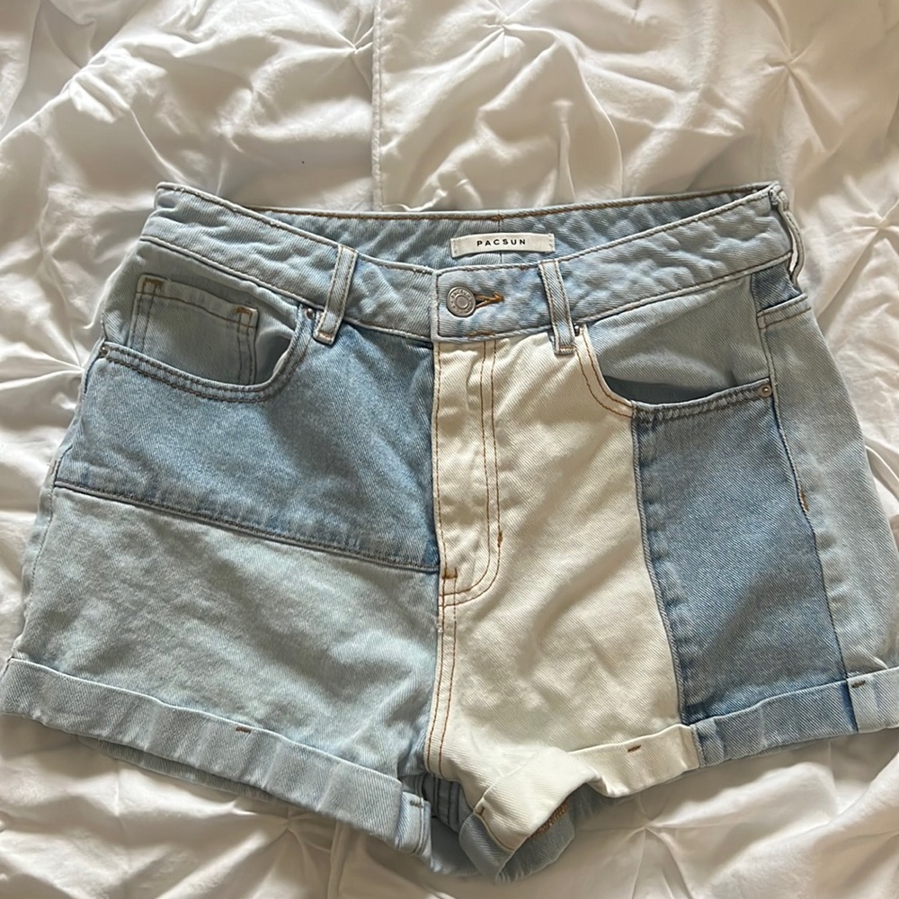 Pacsun Womens mom Shorts size 28 patchwork style Denim Blue Jeans. Size 6